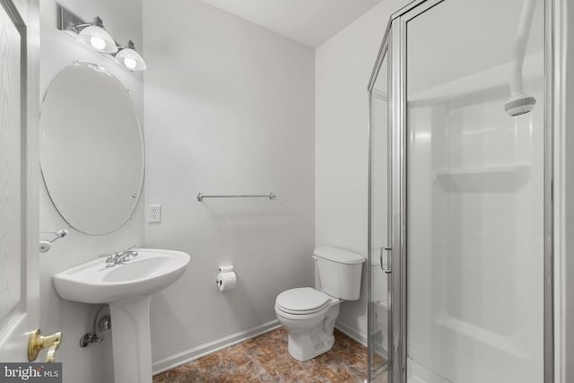 101 Glencoe Ct, Newark, DE 19702 - bathroom featuring a shower stall, baseboards, and toilet