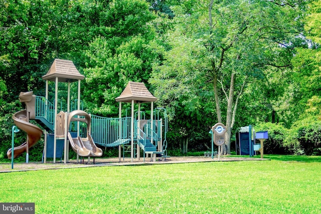 2657 Carrollton Rd, Annapolis, MD 21403 - community playground with a yard