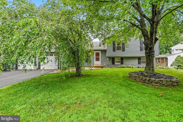 111 Sue Ann Ct, Sterling, VA 20164 - tri-level home with a front yard, an attached garage, and asphalt driveway