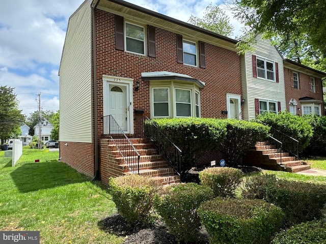 225 N New St, Dover, DE 19904 - multi unit property with a front yard and brick siding