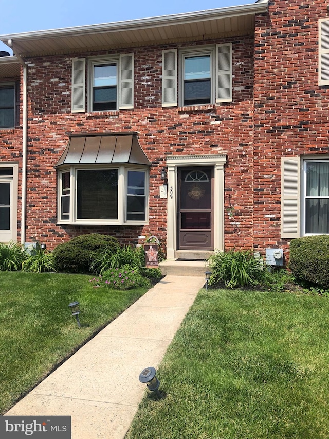 509 Susan Dr, King Of Prussia, PA 19406 - multi unit property with a front yard and brick siding
