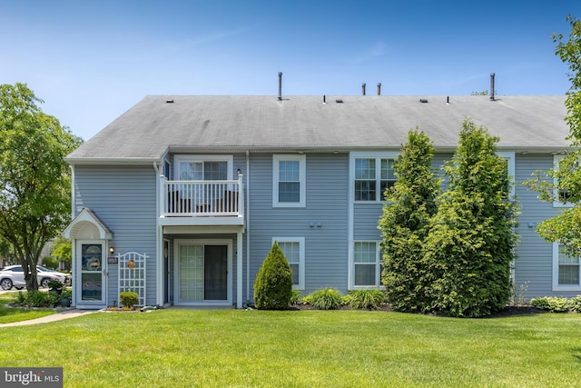 606 Yorkshire Ct, Sewell, NJ 08080 - view of front of home with a balcony and a front lawn
