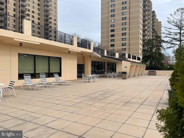 309 Yoakum Pkwy Unit 1809, Alexandria, VA 22304 - view of patio / terrace