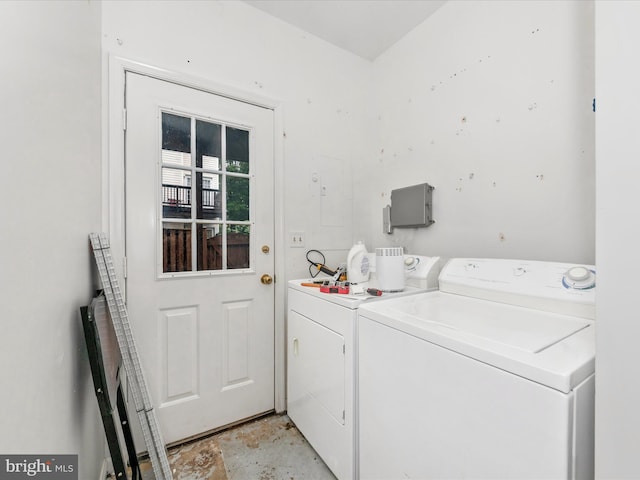2482 Wentworth Dr Unit 2482, Crofton, MD 21114 - laundry area featuring independent washer and dryer