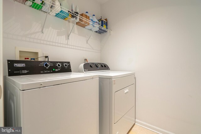 102 Warwick Way N, Wales, PA 19454 - laundry area with separate washer and dryer and baseboards