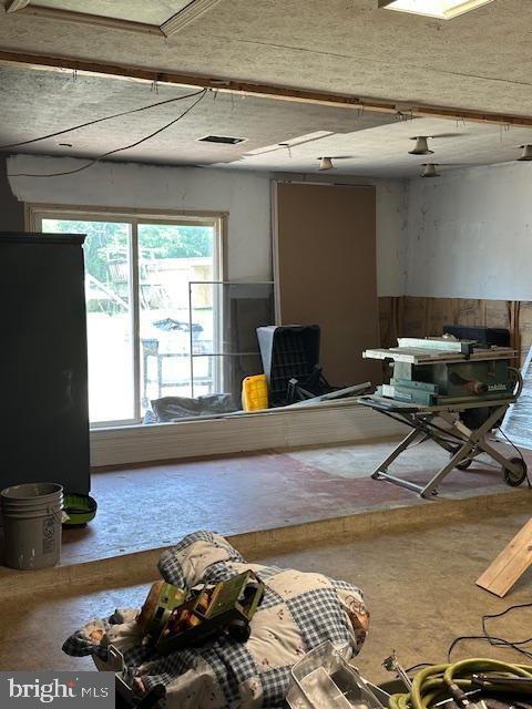 121 Defense Ct, Hedgesville, WV 25427 - view of living area