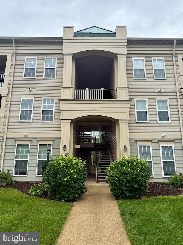 1031 Gardenview Loop, Woodbridge, VA 22191 - view of building exterior featuring stairway