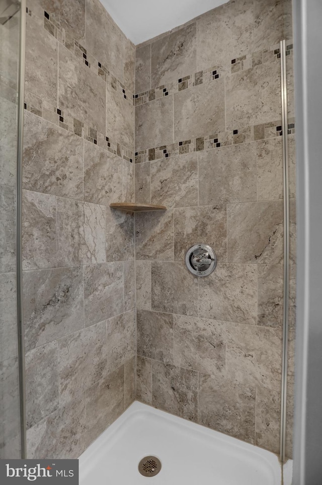 503 W 27th St, Baltimore, MD 21211 - bathroom featuring a shower stall