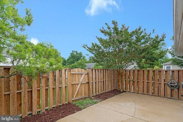 2615 Rigging Dr Unit 2615, Annapolis, MD 21401 - fenced backyard with a gate and a patio area