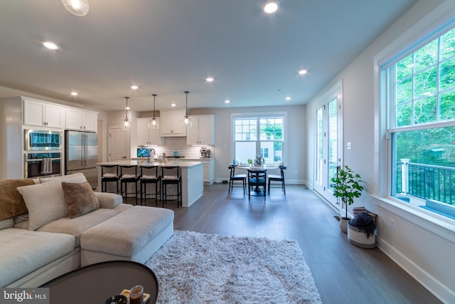 233 W Ponds Edge Dr, Media, PA 19063 - living room featuring wood finished floors, baseboards, and recessed lighting