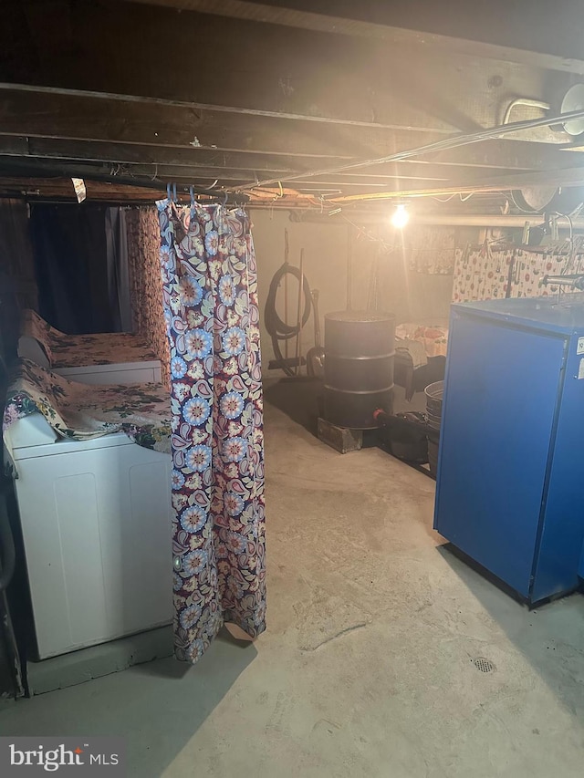 409 S Balliet St, Frackville, PA 17931 - unfinished below grade area with washer / clothes dryer