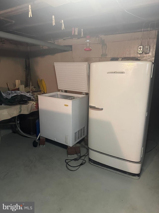 409 S Balliet St, Frackville, PA 17931 - below grade area with refrigerator