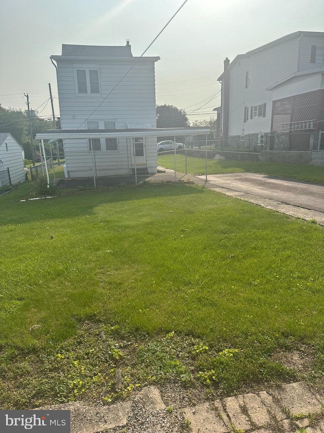 409 S Balliet St, Frackville, PA 17931 - back of property featuring a carport and driveway