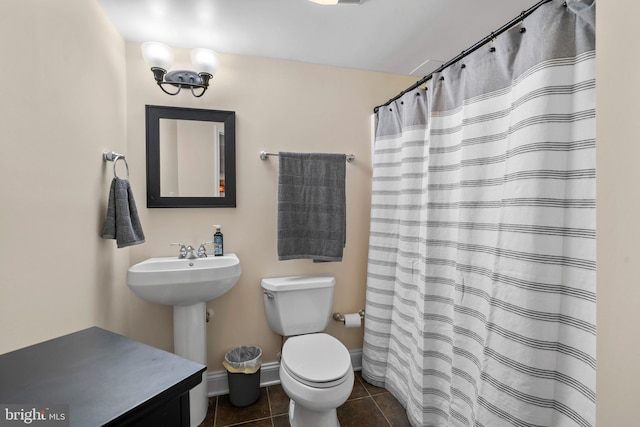 6000 Clairemont Dr, Owings, MD 20736 - full bathroom featuring toilet, tile patterned floors, a shower with curtain, and baseboards
