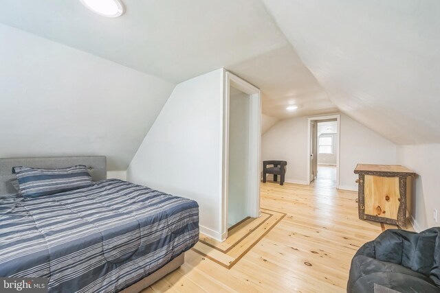 330 Date St, Warminster, PA 18974 - bedroom featuring light wood finished floors, lofted ceiling, and baseboards