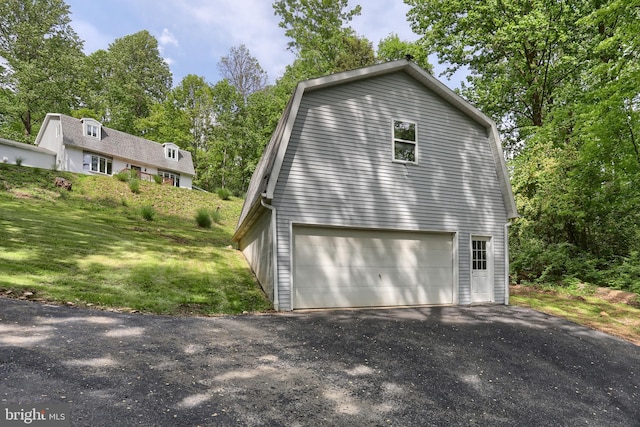46 Gelsinger Rd, Reading, PA 19608 - view of side of property with a gambrel roof and a lawn
