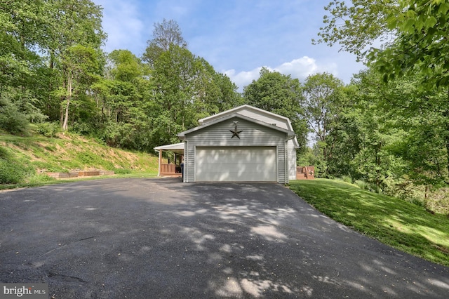46 Gelsinger Rd, Reading, PA 19608 - detached garage with asphalt driveway