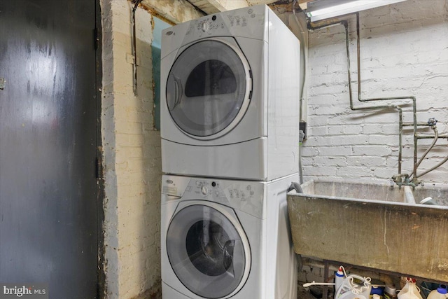 233 Rhode Island Ave NW, Washington, DC 20001 - laundry area with stacked washer and clothes dryer