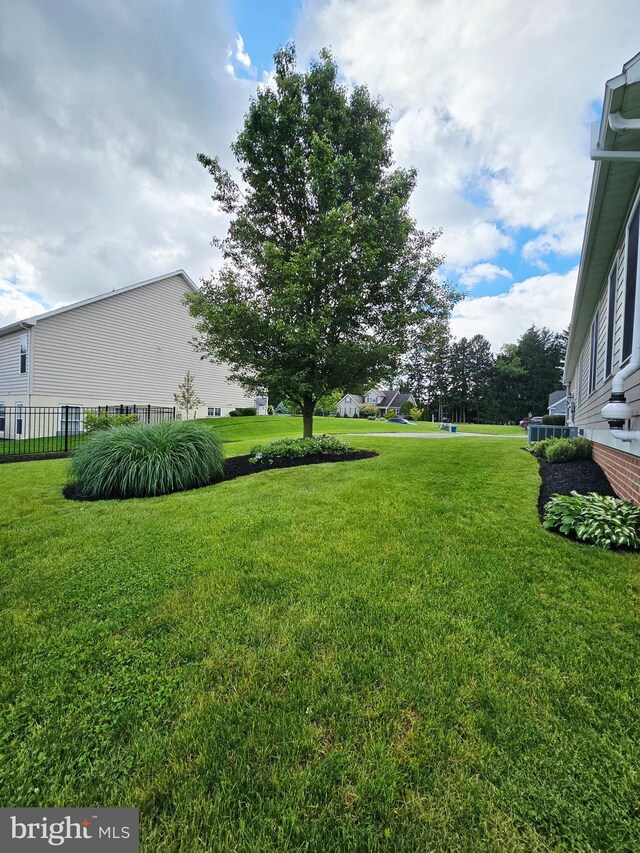7677 Green Ridge Ln, Abbottstown, PA 17301 - view of yard