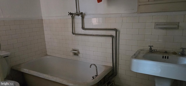 1101 L St NW Unit 406, Washington, DC 20005 - full bath featuring tile walls and a bathtub