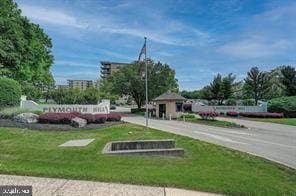 666 W Germantown Pike Unit 1706, Plymouth Meeting, PA 19462 - surrounding community featuring a yard
