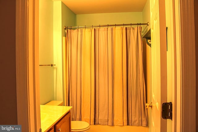 8 Spur Ridge Ct, Newark, DE 19702 - bathroom featuring vanity and shower / bath combination with curtain