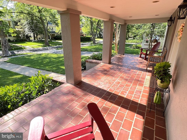 6206 Pinehurst Rd, Baltimore, MD 21212 - view of covered porch