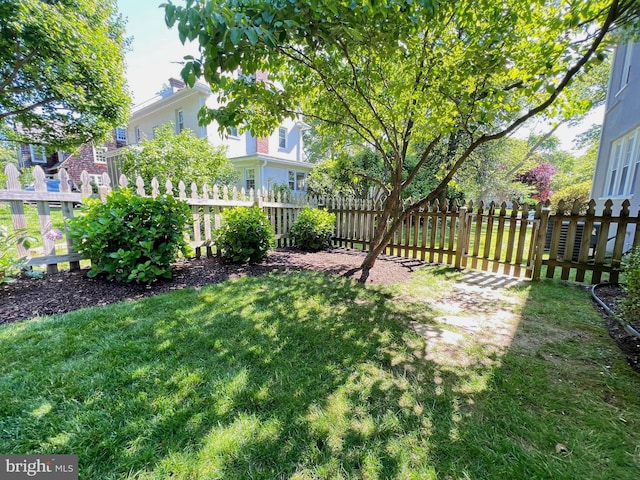 6206 Pinehurst Rd, Baltimore, MD 21212 - view of yard