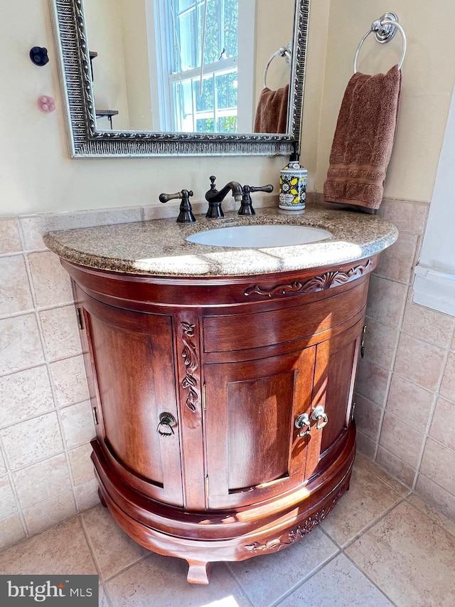 6206 Pinehurst Rd, Baltimore, MD 21212 - bathroom featuring vanity
