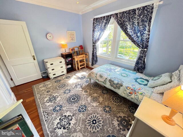 6206 Pinehurst Rd, Baltimore, MD 21212 - bedroom with wood finished floors, ornamental molding, and baseboards