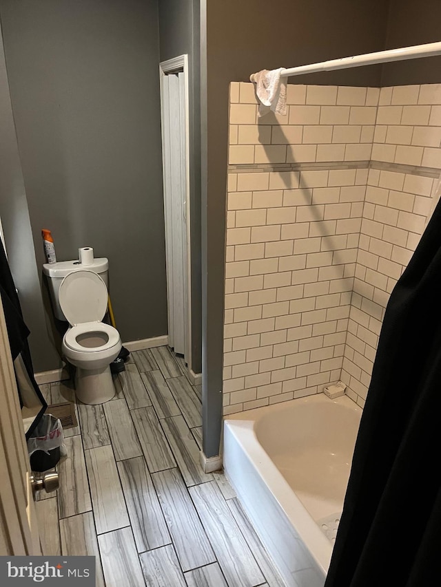 312 W Princess St, York, PA 17401 - bathroom featuring toilet and shower / tub combo with curtain