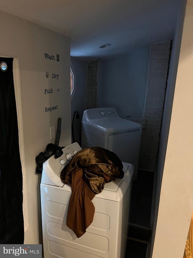 312 W Princess St, York, PA 17401 - laundry room with washing machine and dryer
