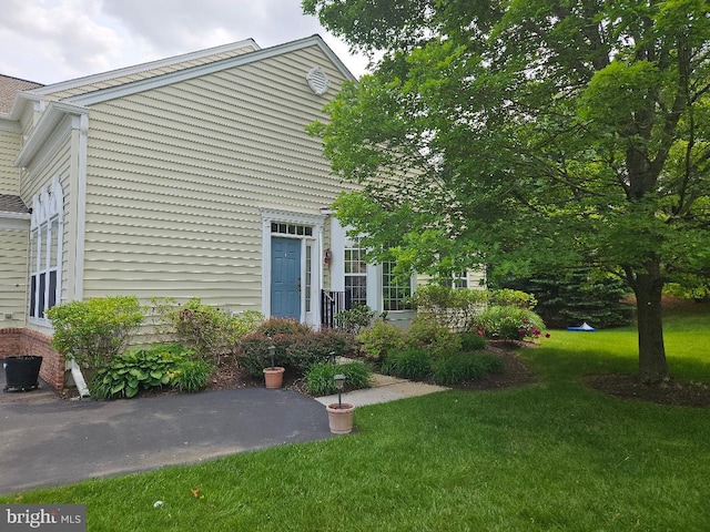 11 Musket Ct Unit 53, West Chester, PA 19380 - view of side of property with a lawn