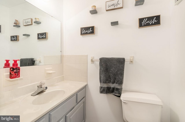 11 Bentley Pl, Carlisle, PA 17013 - half bath featuring toilet, backsplash, and vanity