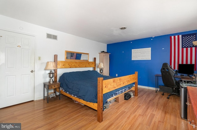 11 Bentley Pl, Carlisle, PA 17013 - bedroom featuring light wood-style flooring, an office area, and baseboards