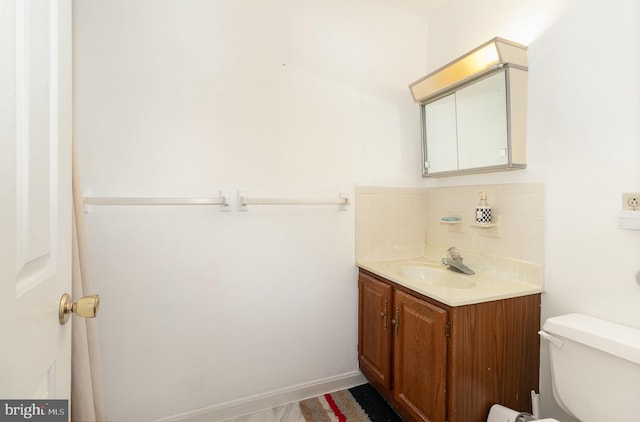 11 Bentley Pl, Carlisle, PA 17013 - half bath with vanity, toilet, and tasteful backsplash