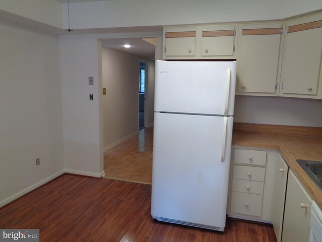 6 Bailiffs Ct Unit 301, Lutherville Timonium, MD 21093 - kitchen with freestanding refrigerator, dark wood finished floors, light countertops, and baseboards