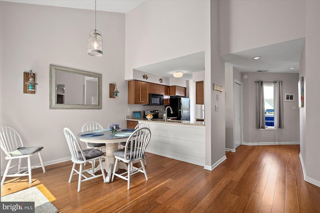 39770 E Sun Dr Unit 125, Fenwick Island, DE 19944 - dining area with a towering ceiling and wood finished floors