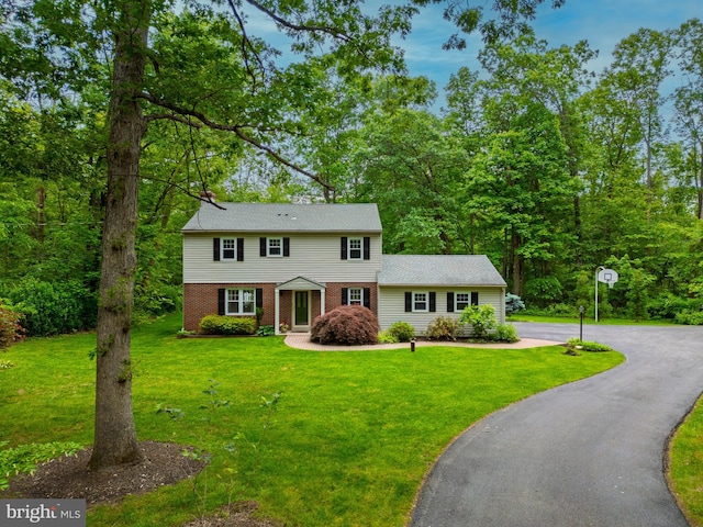 40 Grays Ln, Elverson, PA 19520 - colonial home with a front lawn, brick siding, and driveway