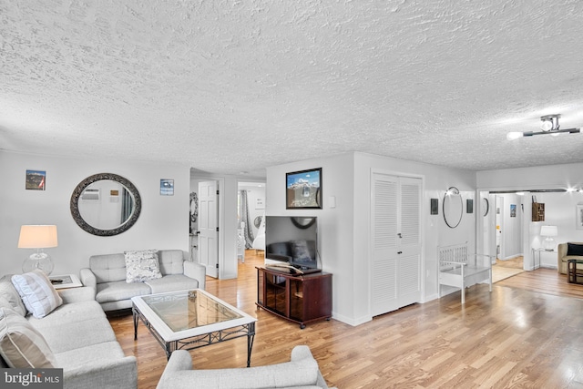 109 Knob Ct, Albrightsville, PA 18210 - living room featuring a textured ceiling, light wood-style floors, and baseboards