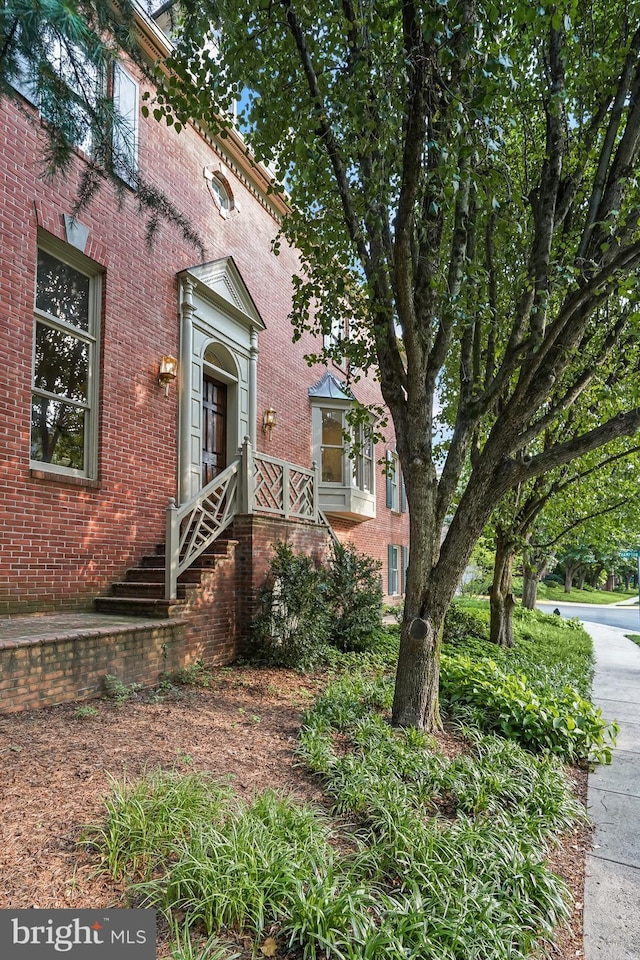 6638 Hampton View Pl, Mclean, VA 22101 - view of side of property featuring brick siding
