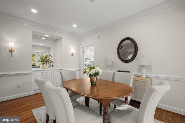 6638 Hampton View Pl, Mclean, VA 22101 - dining space featuring wood finished floors, recessed lighting, ornamental molding, and baseboards