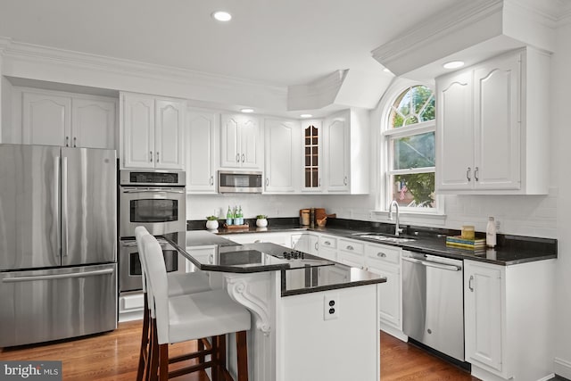 6638 Hampton View Pl, Mclean, VA 22101 - kitchen featuring stainless steel appliances, recessed lighting, a sink, a kitchen breakfast bar, and dark countertops