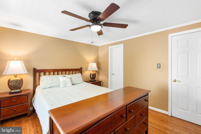 3 Cove Ct, Stafford, VA 22554 - bedroom with light wood-type flooring, crown molding, a textured ceiling, baseboards, and a ceiling fan