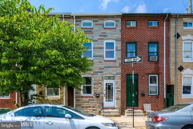 608 S Washington St, Baltimore, MD 21231 - view of property with stone siding