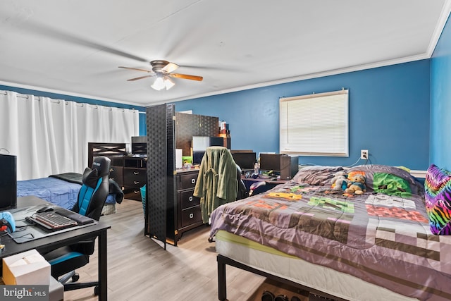 404 Clover Rd, Etters, PA 17319 - bedroom with wood finished floors, a desk, ornamental molding, and a ceiling fan