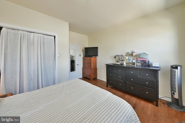 452 Fitzgerald St, Philadelphia, PA 19148 - bedroom with dark wood finished floors and baseboards