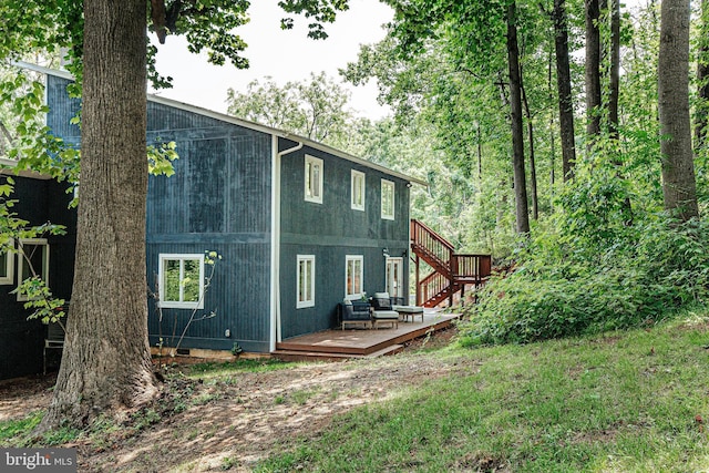 726 Harmony Orchard Rd, Front Royal, VA 22630 - back of property with a deck and stairway