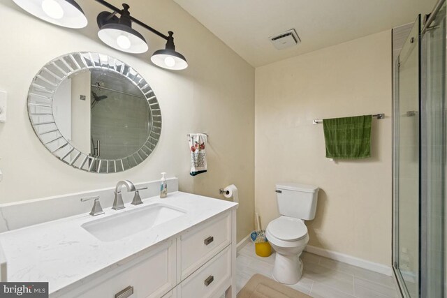 6625 Weatheford Ct, Mclean, VA 22101 - full bath featuring vanity, toilet, a shower with shower door, baseboards, and tile patterned floors