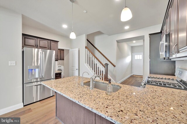 10 Hubbardton Ct, Sinking Spring, PA 19608 - kitchen featuring stainless steel appliances, a sink, light wood finished floors, baseboards, and recessed lighting